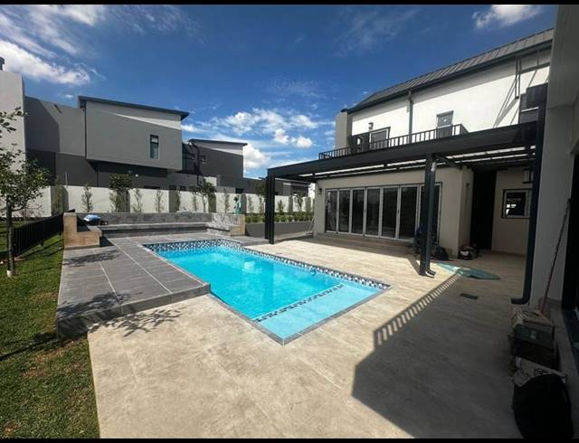 4 BEDROOM HOUSE FOR SALE IN MIDSTREAM HEIGHTS